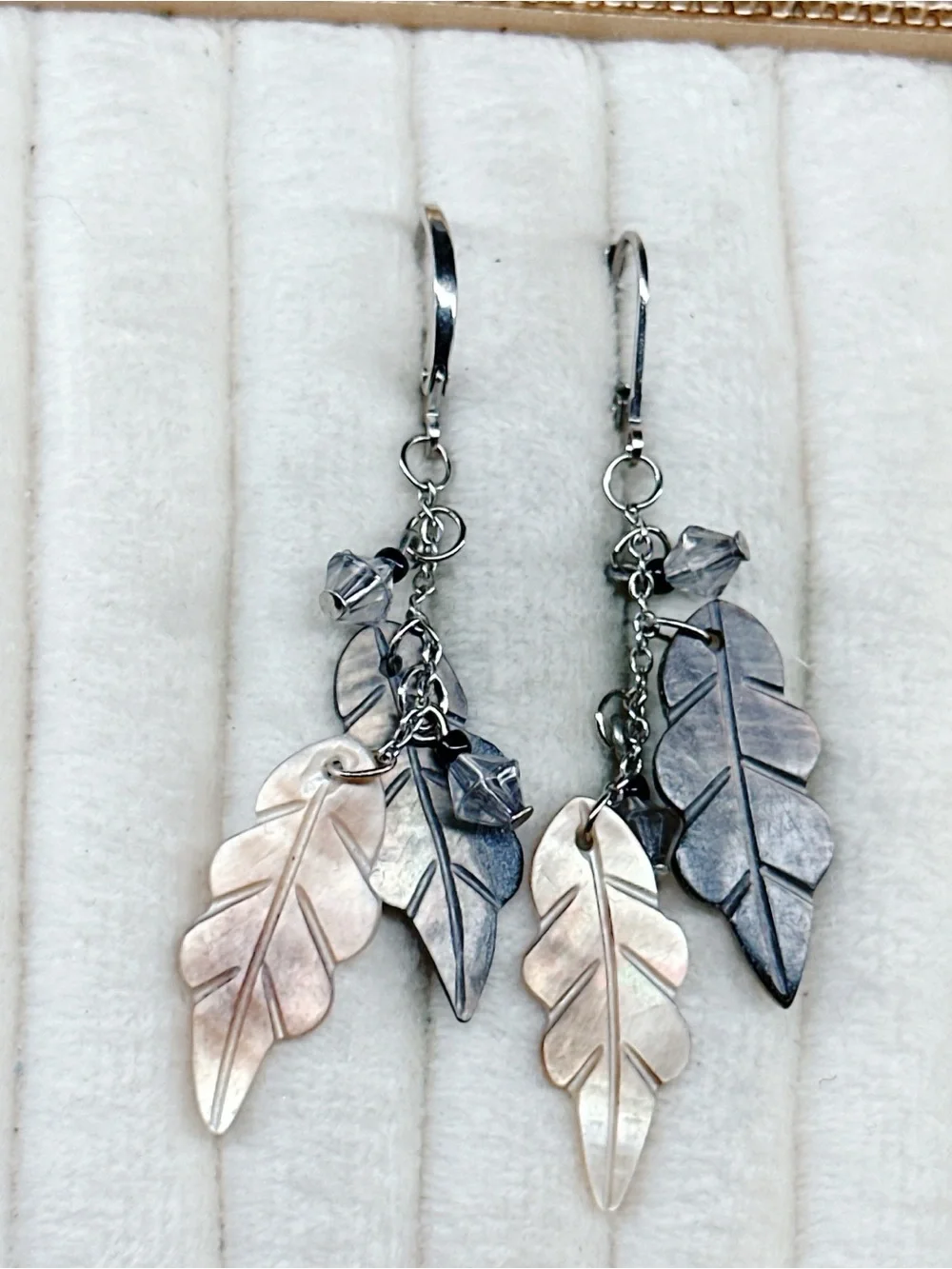 341gc. Taupe Shell Earrings Leverback